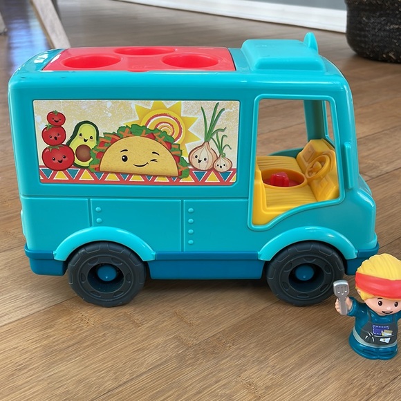 Fisher-Price Little People Serve It Up Food Truck Musical Vehicle with 2 Figures - Picture 5 of 6